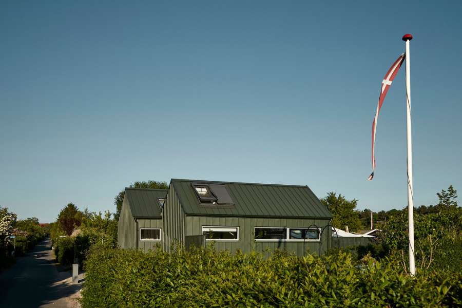 For KATTEN da, for et flot kolonihavehus beklædt med stålprofiler, Gladsaxe Møllevej 75, 2860 Søborg